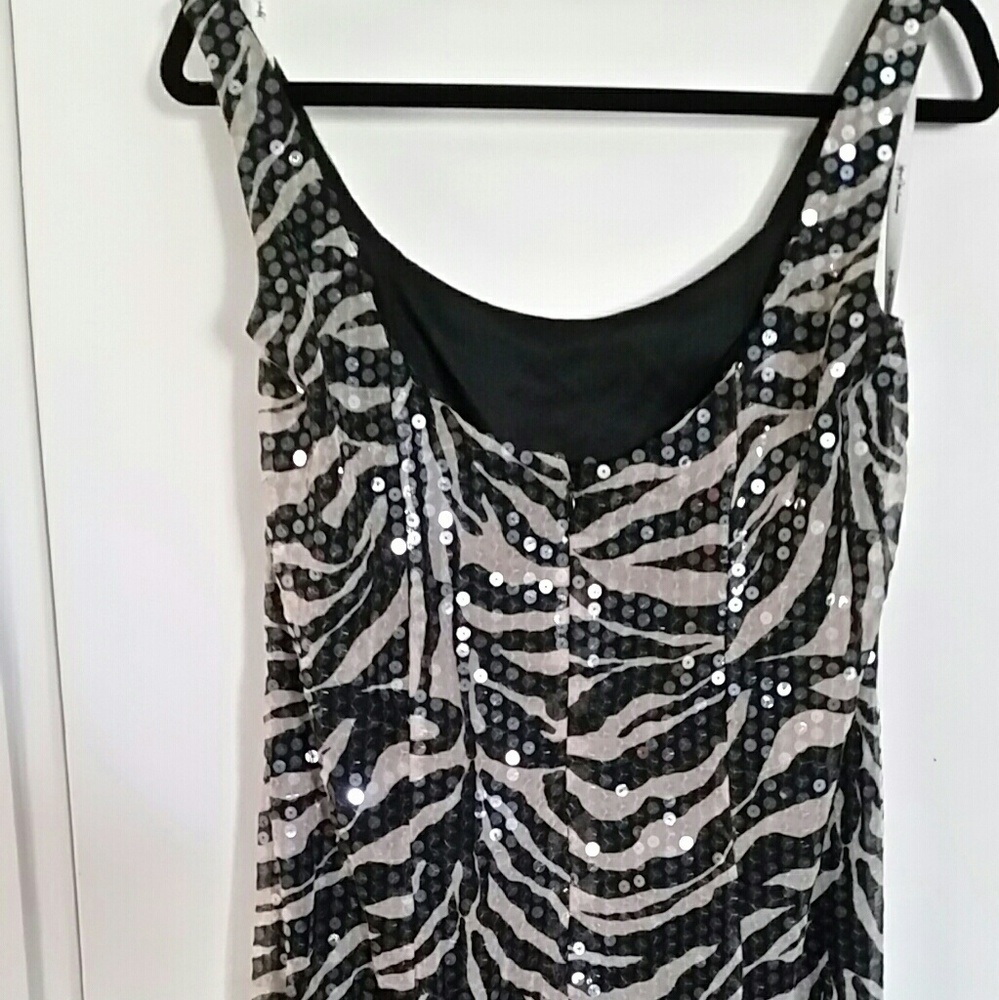 Dress - Picture 3 of 6